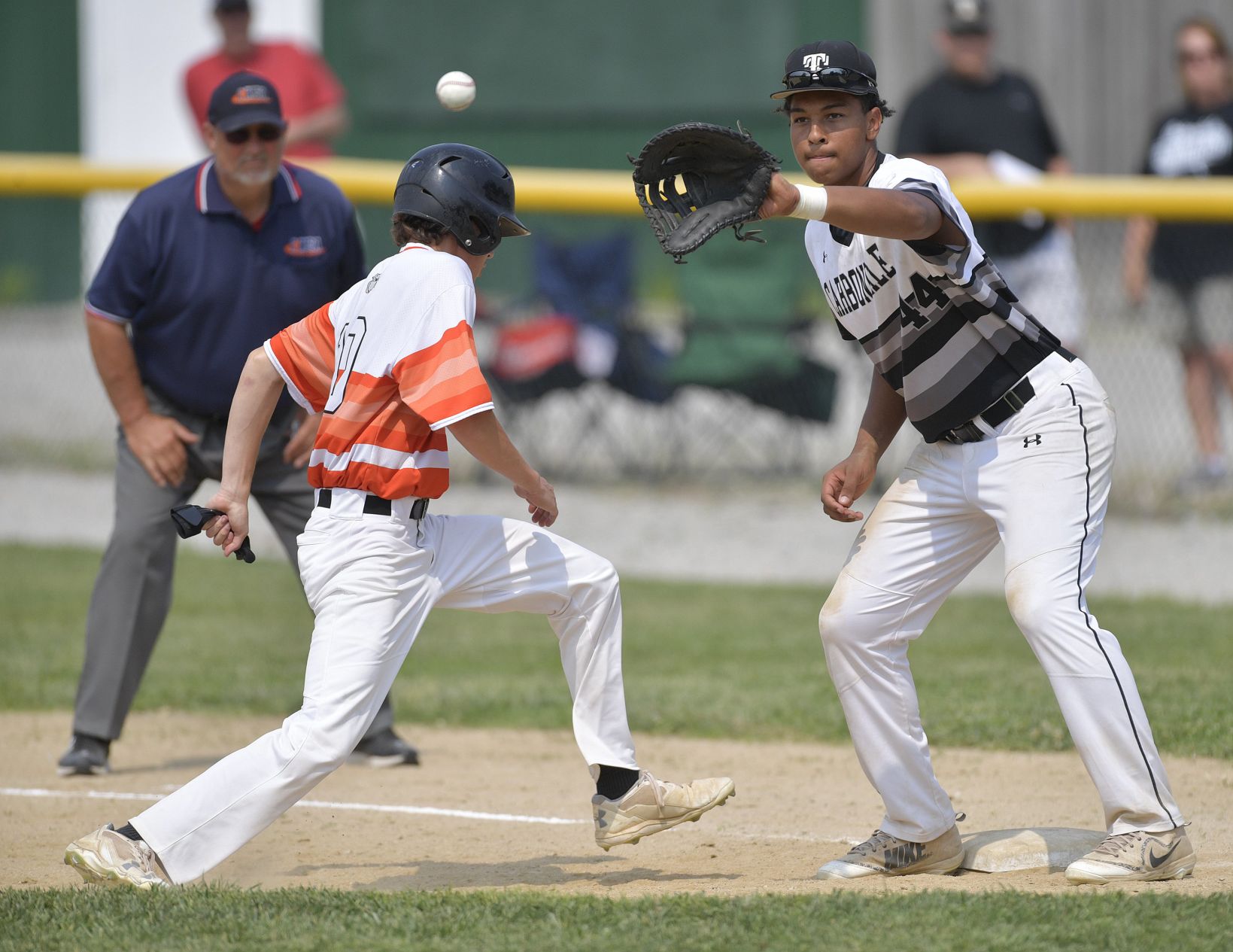 Waterloo defeats Carbondale in 3A Salem Sectional baseball final